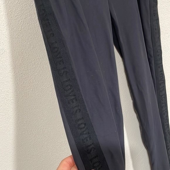 Spiritual Gangster Studio Leggings Love is Love - Picture 4 of 9